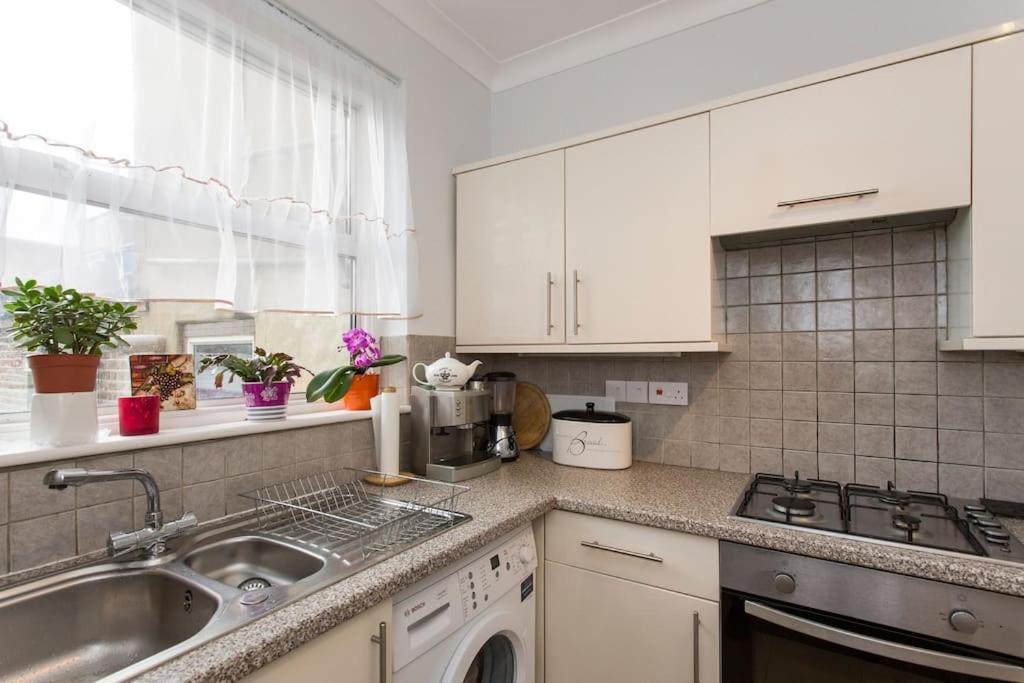2 Bed Room Flat Near Westfield, West 런던 외부 사진