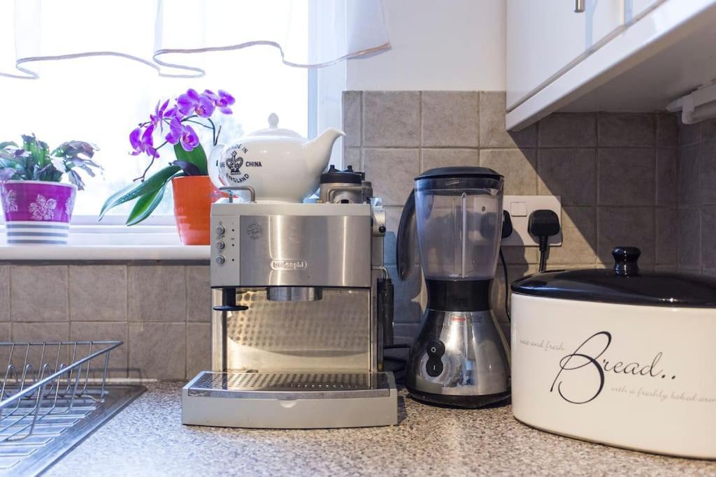 2 Bed Room Flat Near Westfield, West 런던 외부 사진