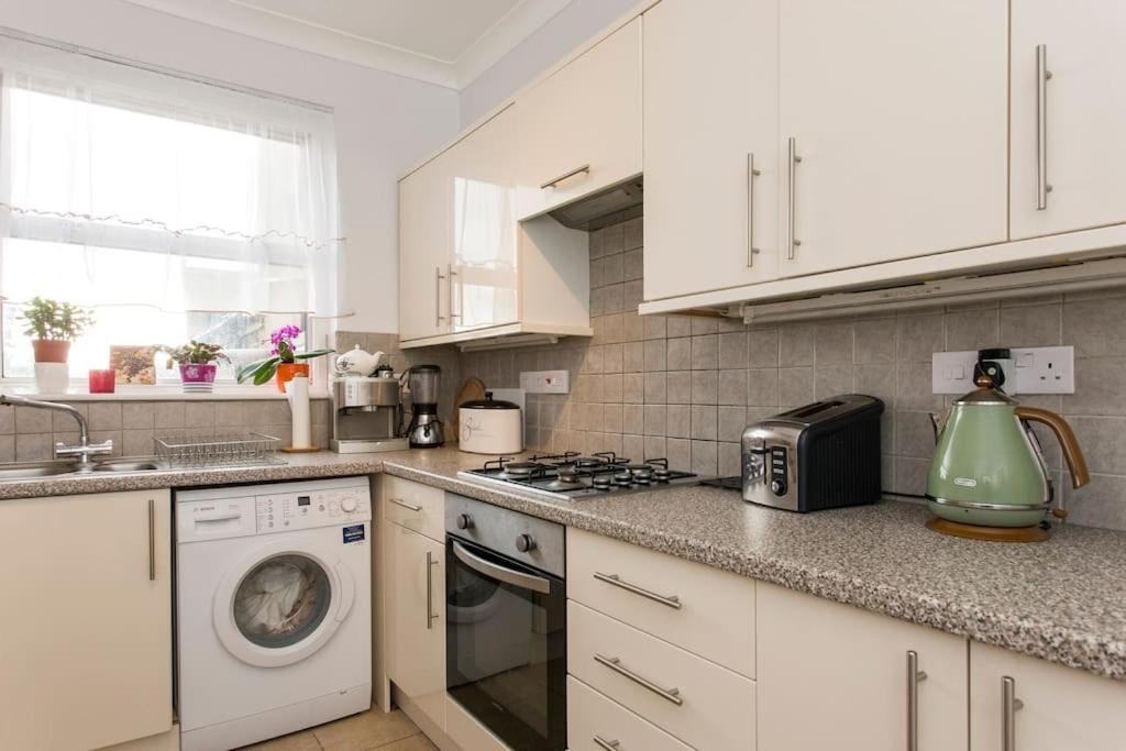 2 Bed Room Flat Near Westfield, West 런던 외부 사진